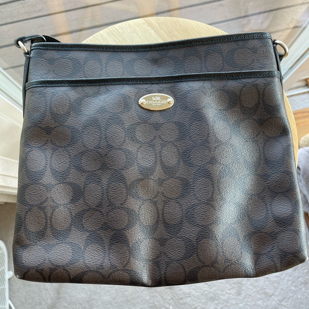 Lighty used Authentic Coach File Bag Style No. F58297